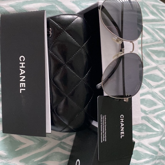 Channel limited edition aviator with box authenticity - Picture 4 of 5